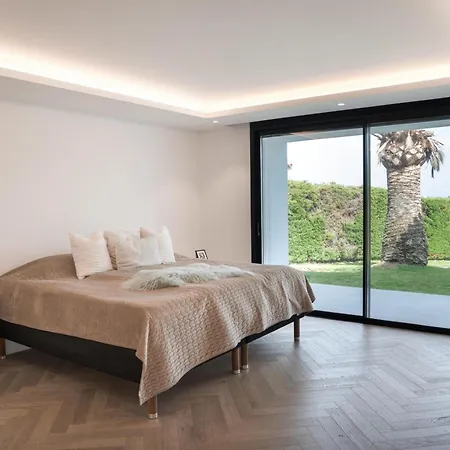 Exquisite 5 Bdrm Luxury W Gym, Bbq, And Pool Apartment