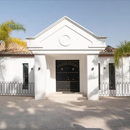 Exquisite 5 Bdrm Luxury W Gym, Bbq, And Pool 마르베야