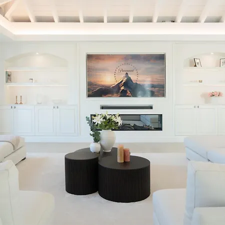 아파트 Exquisite 5 Bdrm Luxury W Gym, Bbq, And Pool 마르베야