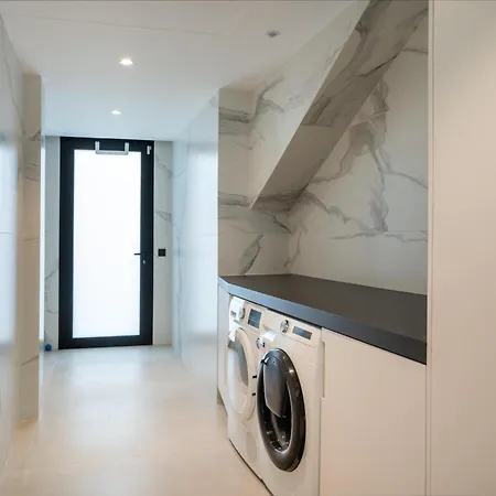 Exquisite 5 Bdrm Luxury W Gym, Bbq, And Pool 아파트 *